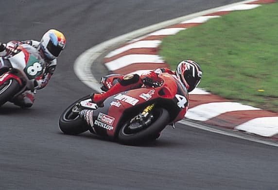 全日本ロードレース選手権SUGO大会GP250クラスで、チームデイトナ宮崎敦選手のアプリリアRSV250Rがワークスマシンをおさえて初優勝。モンキー専用パーツ発売開始。これ以降、毎年のようにモンキー専用のパーツを開発し、4ストミニカスタムの新しいジャンルを開拓していく。