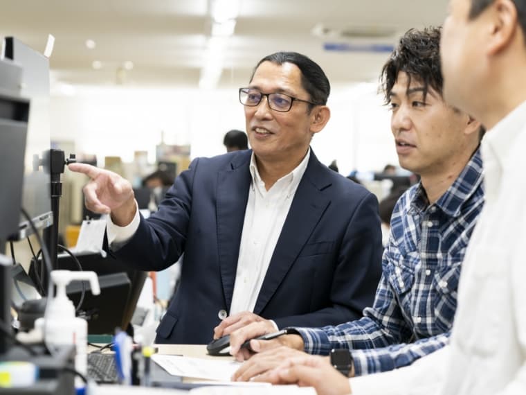歴代社長同様、社内を積極的に周り、社員の声に耳を傾ける。